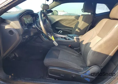 2016 Dodge Challenger Sxt z USA, uszkodzony, nr VIN 2C3CDZAG3GH201158